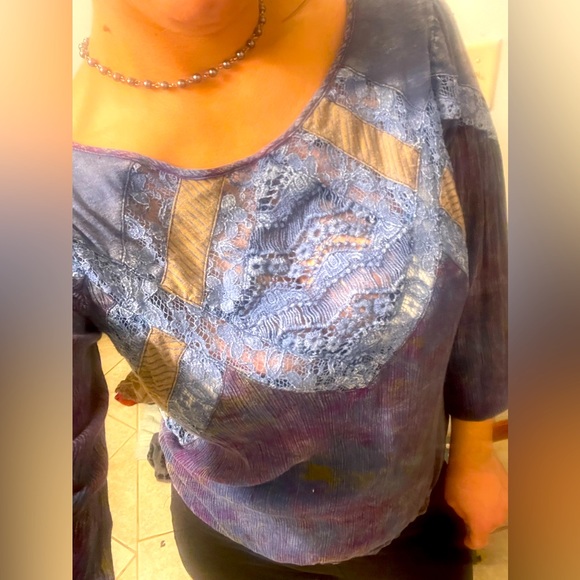 Gimmicks Top - Picture 4 of 7